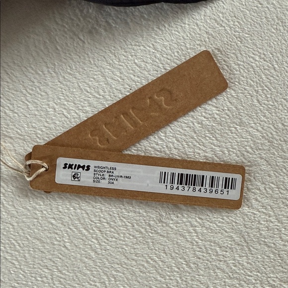 NWT Skims weightless scoop bra - onyx - Picture 4 of 8